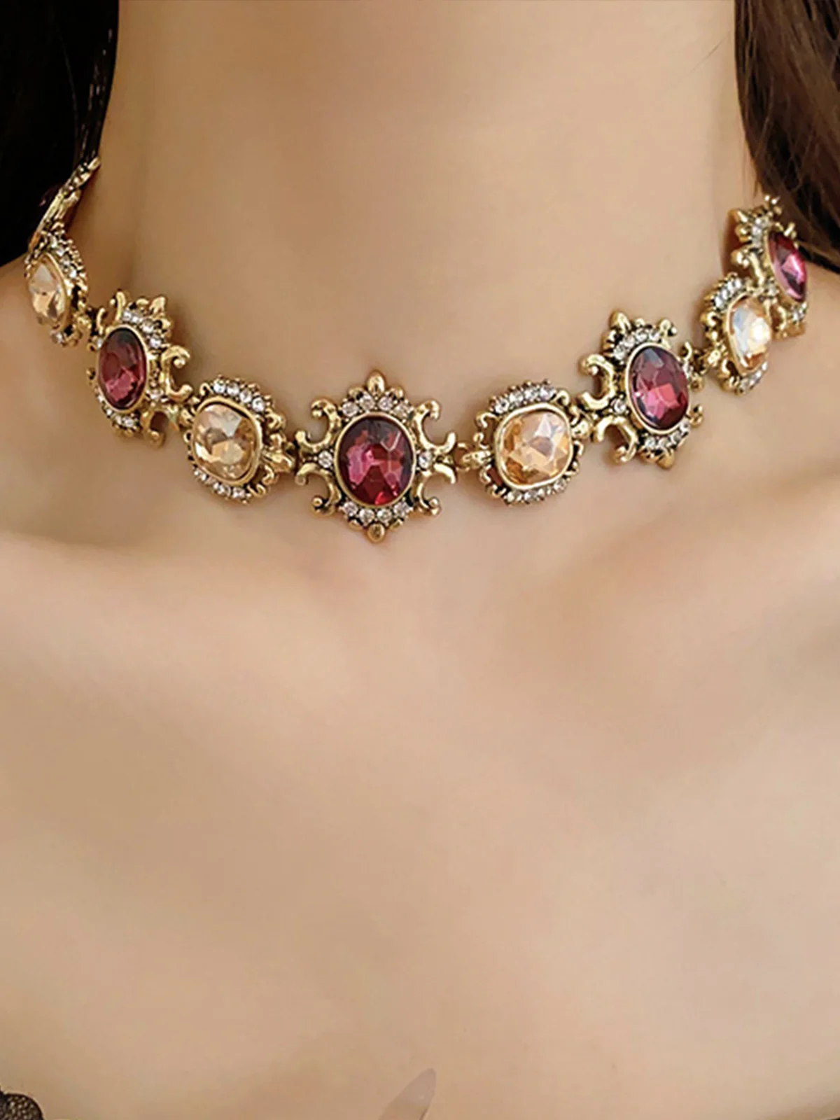 Palace style exquisite clavicle necklace