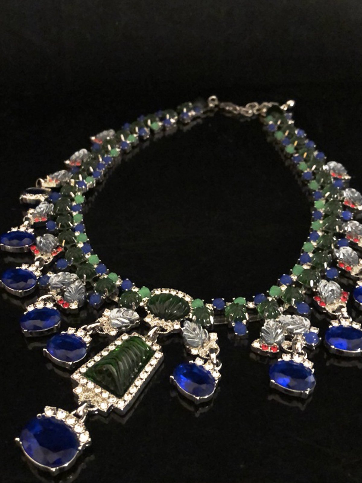 Second-hand blue rhinestone necklace